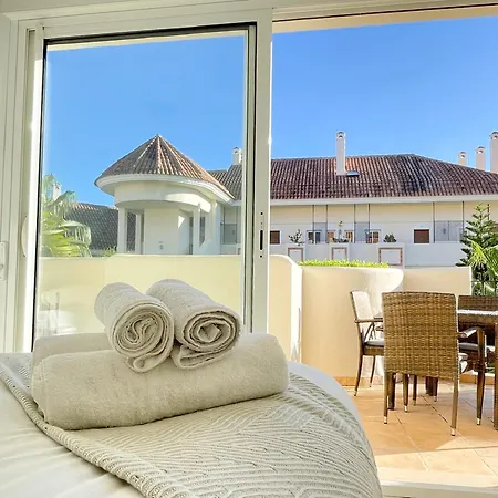 Aloha Hill Club Exclusive With Premier Amenities Apartment