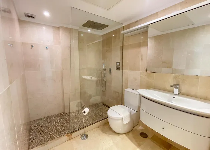 Aloha Hill Club Exclusive With Premier Amenities